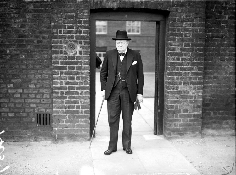 Winston Churchill, Downing Street, London