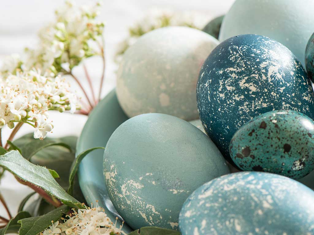 Set Your Photo-Ready Easter Table with a Spring Splash